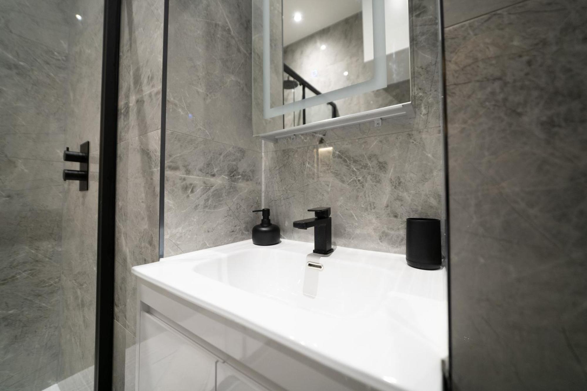 One And Two Bedroom Apartments Near Holloway Train Station By Belvilla Лондон Экстерьер фото