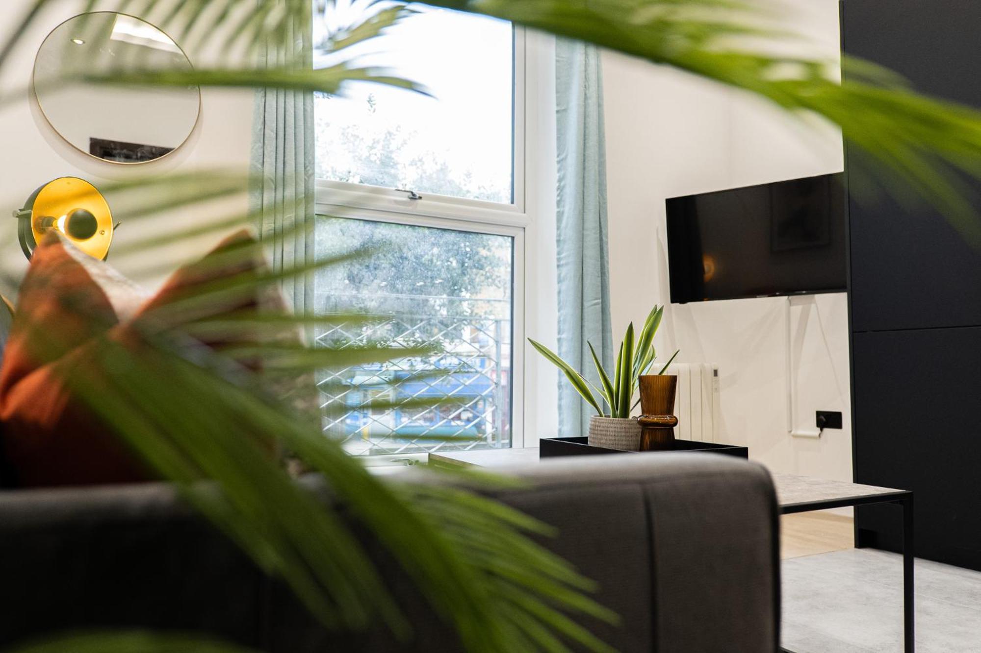 One And Two Bedroom Apartments Near Holloway Train Station By Belvilla Лондон Экстерьер фото